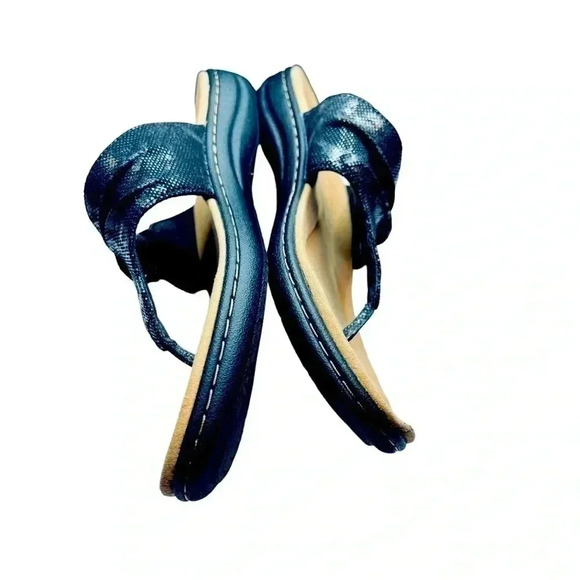 Clarks Women’s Sandal Black Slip-On Size 8 Preowned Great Condition - Picture 2 of 8